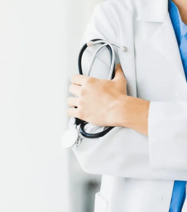 врач со стетоскопом